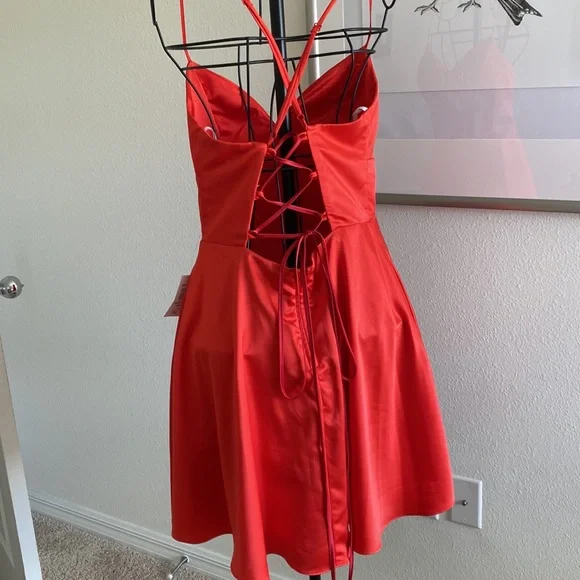 NEW-B.DARLIN dress sateen perfect for party or any event - Picture 4 of 5